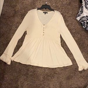 Medium cream flowy top